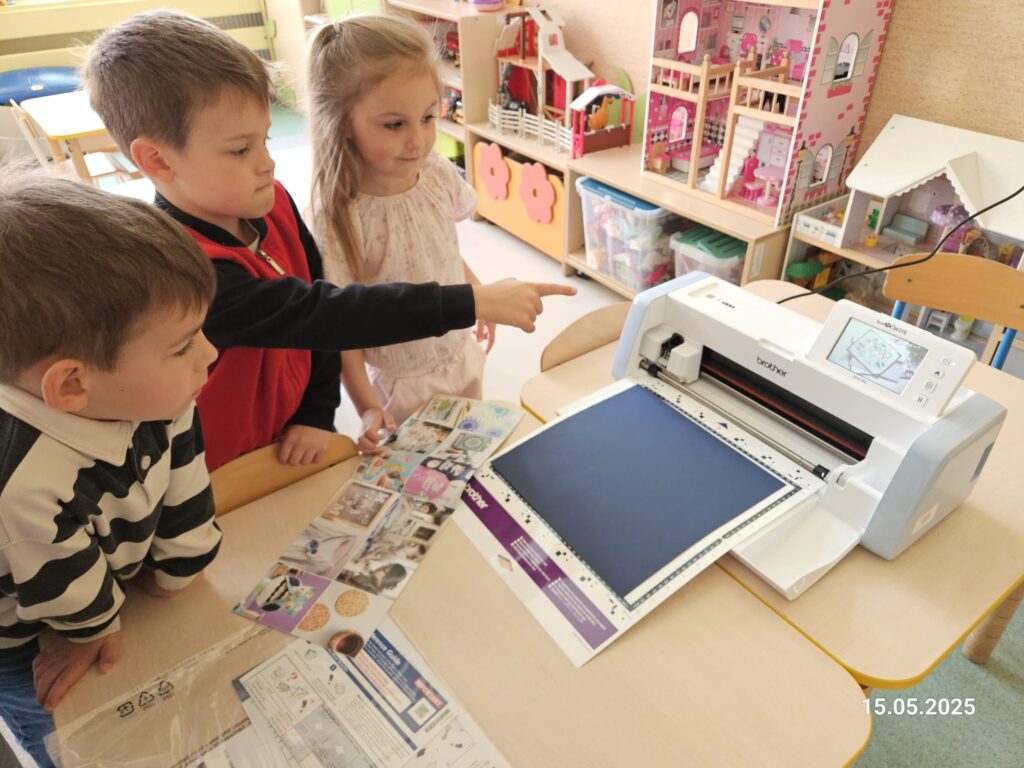 Zdjęcie do artykułu: "Przedszkolaki z najnowszymi, elektronicznymi gadżetami"