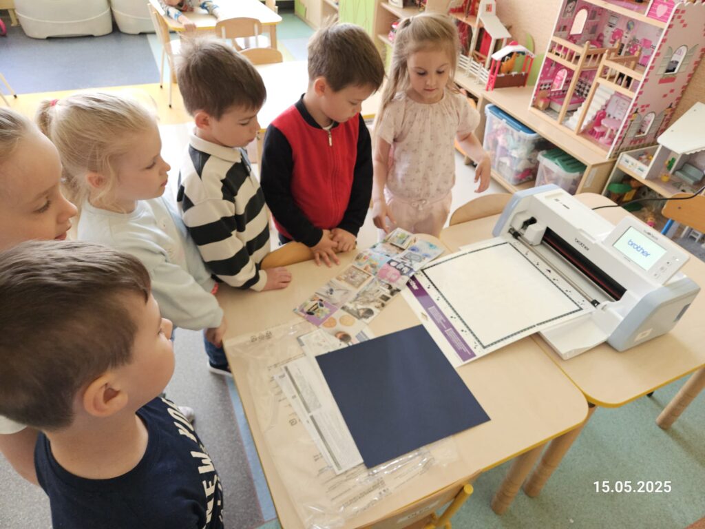 Zdjęcie do artykułu: "Przedszkolaki z najnowszymi, elektronicznymi gadżetami"