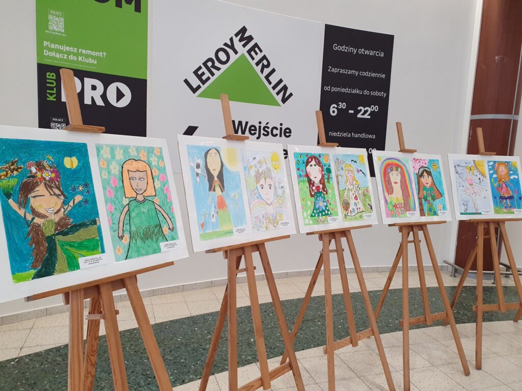 Zdjęcie do artykułu Finał Miejskiego Konkursu Plastycznego "PORTRET PANI WIOSNY"