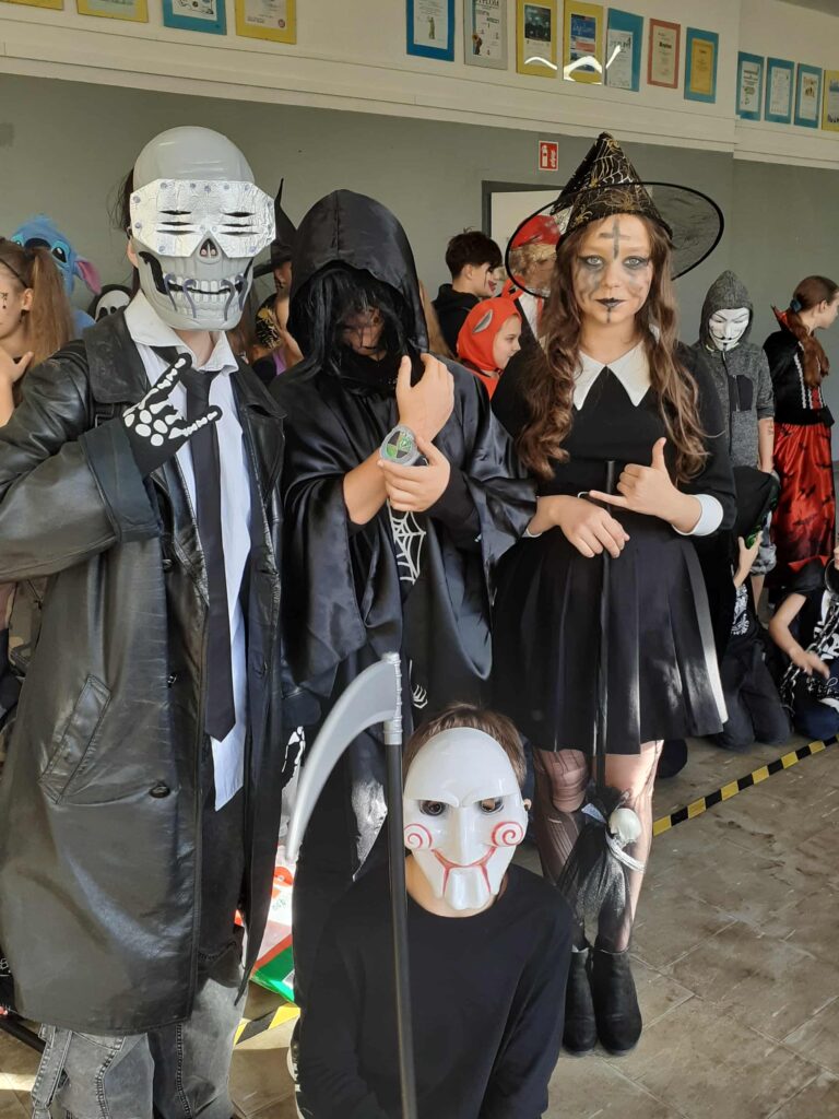 Zdjęcie do artykułu "Strasznie śmieszna rewia mody, czyli Halloween w naszej szkole!"
