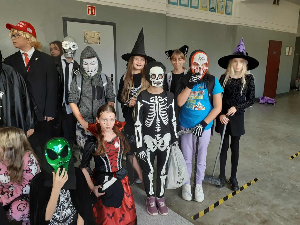 Zdjęcie do artykułu "Strasznie śmieszna rewia mody, czyli Halloween w naszej szkole!"