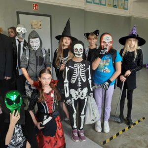 Zdjęcie do artykułu "Strasznie śmieszna rewia mody, czyli Halloween w naszej szkole!"