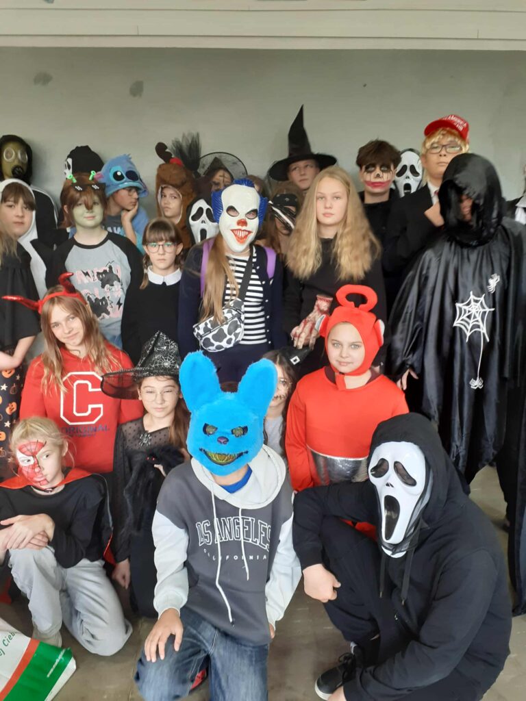 Zdjęcie do artykułu "Strasznie śmieszna rewia mody, czyli Halloween w naszej szkole!"