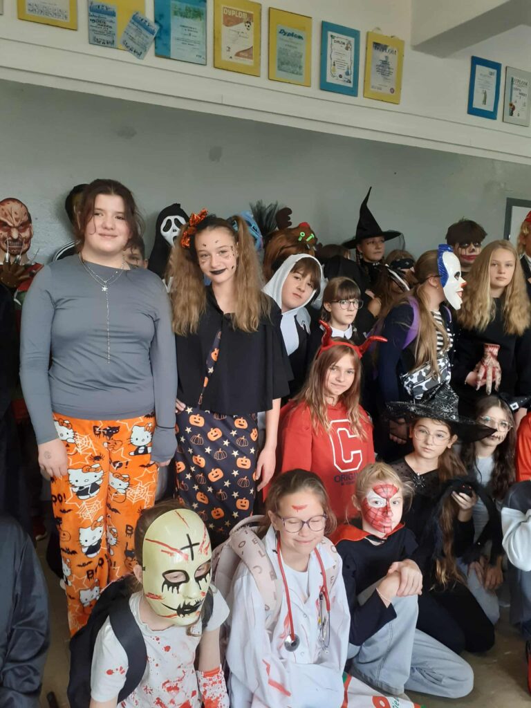 Zdjęcie do artykułu "Strasznie śmieszna rewia mody, czyli Halloween w naszej szkole!"