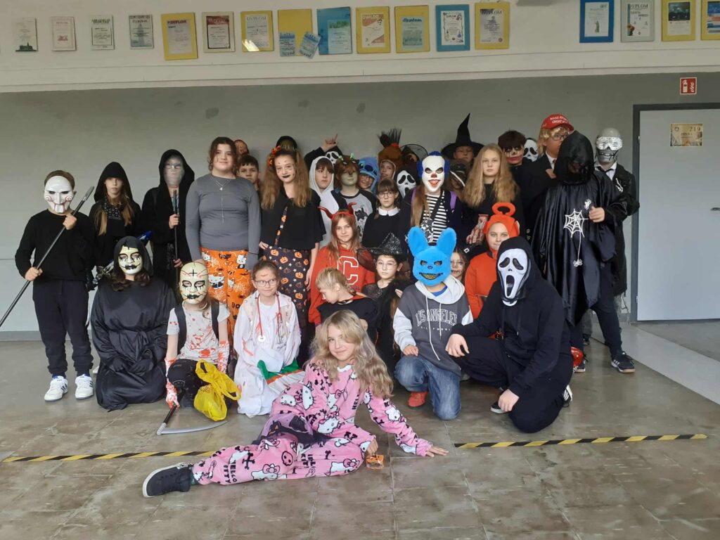Zdjęcie do artykułu "Strasznie śmieszna rewia mody, czyli Halloween w naszej szkole!"