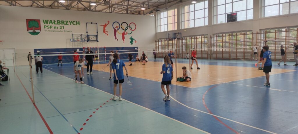Zdjęcie do artykułu "Mistrzostwa Miasta w Badmintonie – potrójne zwycięstwo naszych uczniów!"