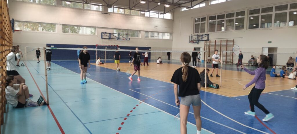 Zdjęcie do artykułu "Mistrzostwa Miasta w Badmintonie – potrójne zwycięstwo naszych uczniów!"
