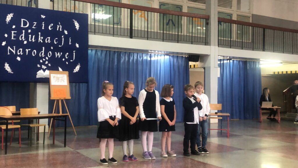 Zdjęcie do artykułu "Dzień Edukacji Narodowej w klasach I-III"