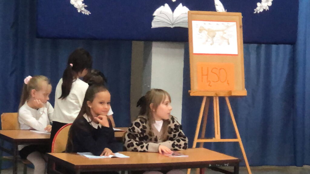 Zdjęcie do artykułu "Dzień Edukacji Narodowej w klasach I-III"