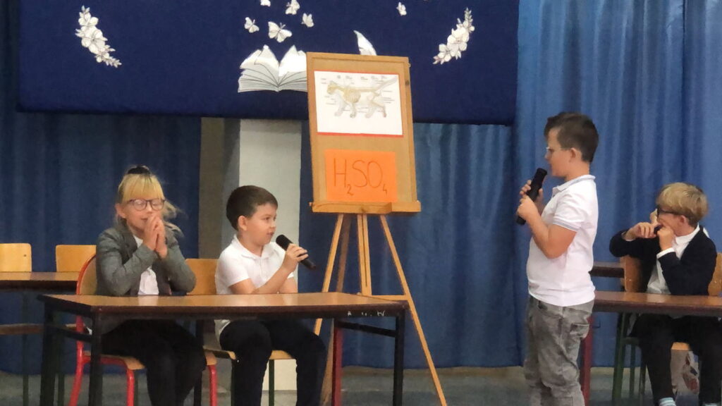 Zdjęcie do artykułu "Dzień Edukacji Narodowej w klasach I-III"