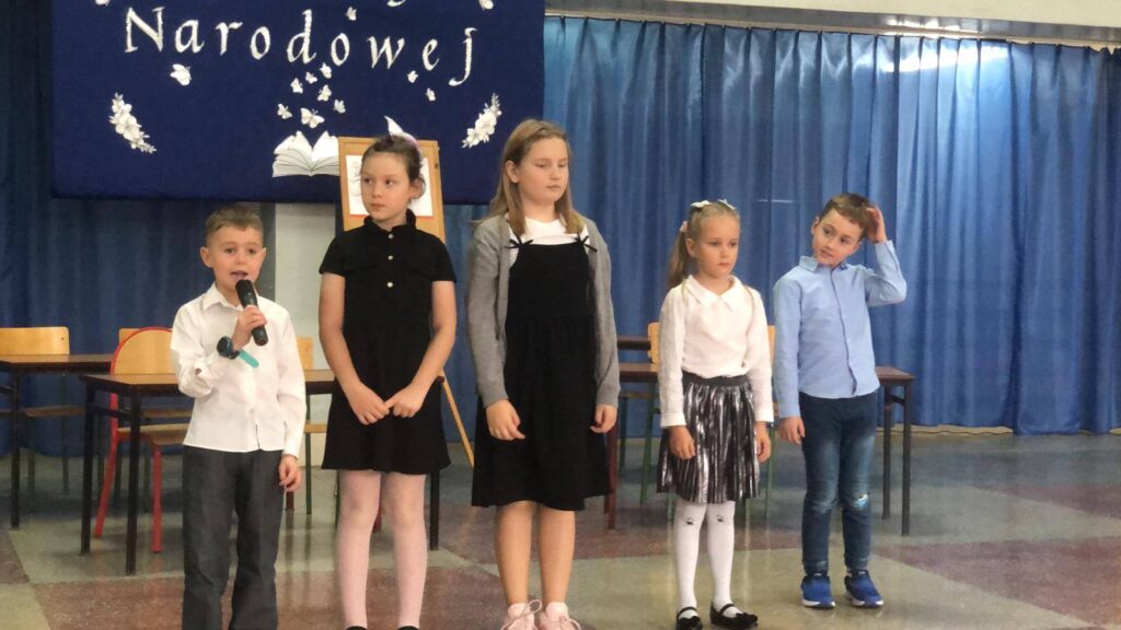 Zdjęcie do artykułu "Dzień Edukacji Narodowej w klasach I-III"