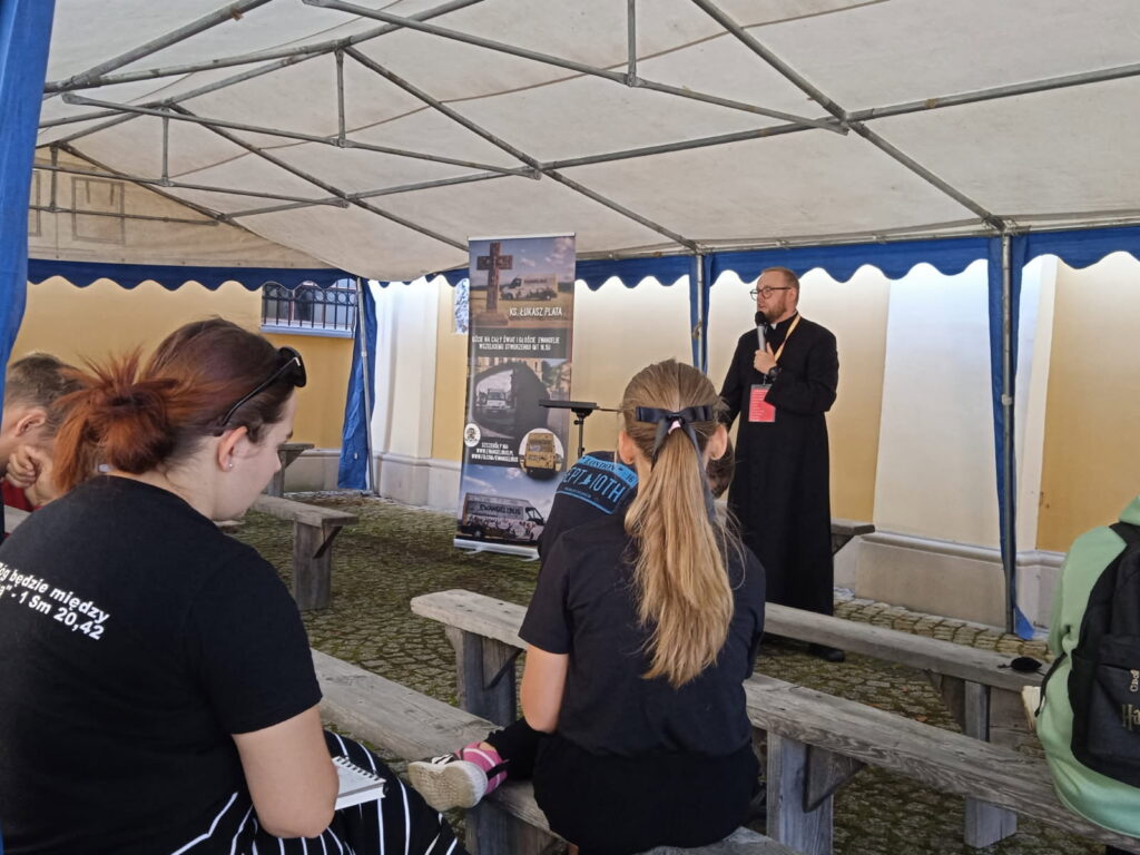 Zdjęcie do artykułu "ŚWIATŁO DLA ŻYCIA – SPOTKANIE MŁODZIEŻY W WAMBIERZYCACH"