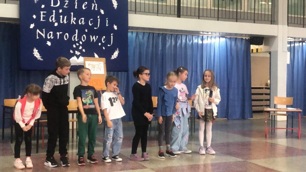 Zdjęcie do artykułu "Dzień Edukacji Narodowej w klasach I-III"