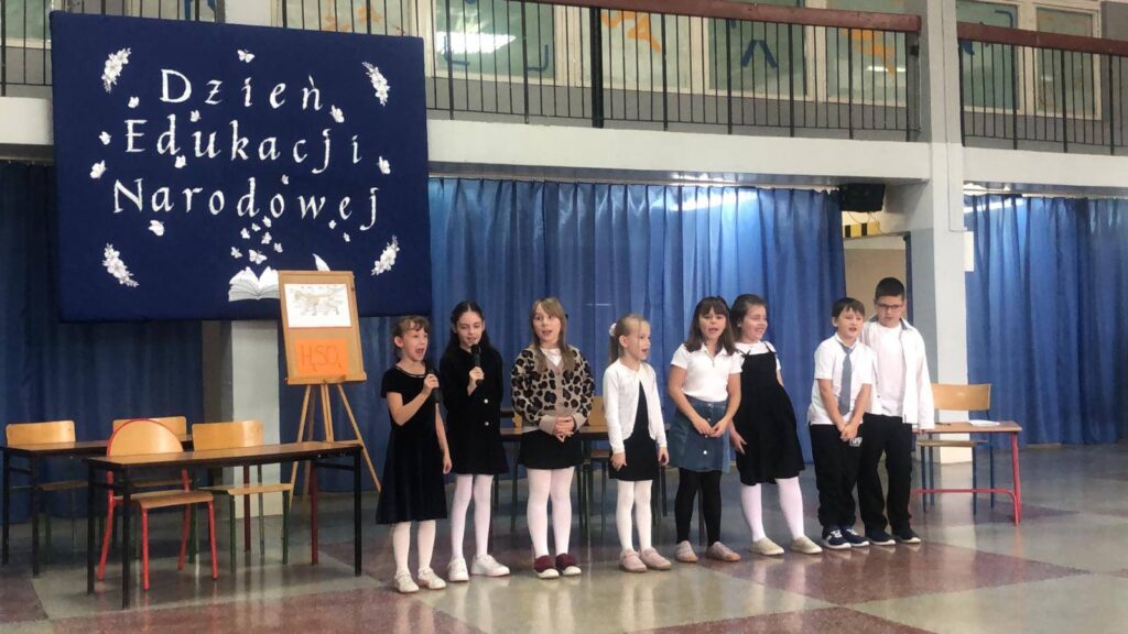 Zdjęcie do artykułu "Dzień Edukacji Narodowej w klasach I-III"