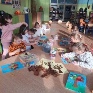 Zdjęcie do artykułu "Warsztaty artystyczne JESIENNE DRZEWO"