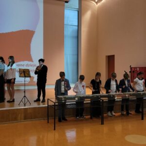 Zdjęcie do artykułu "Występ uczniów podczas VII Przeglądu Pieśni Patriotycznej"