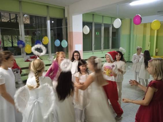 Zdjęcie do artykułu A ŚWIĘCI BALUJĄ W NIEBIE