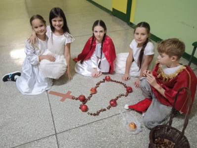 Zdjęcie do artykułu A ŚWIĘCI BALUJĄ W NIEBIE