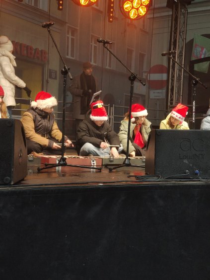 Zdjęcie do artykułu "Szkolny chór na wałbrzyskim rynku"