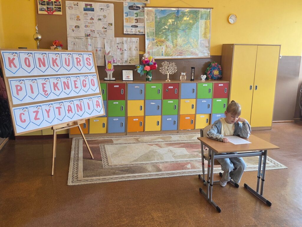Zdjęcie do artykułu "KONKURS PIĘKNEGO CZYTANIA KLAS DRUGICH Rozstrzygnięty!"