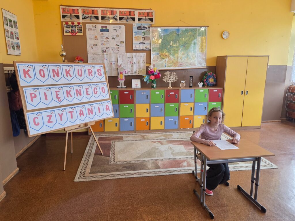 Zdjęcie do artykułu "KONKURS PIĘKNEGO CZYTANIA KLAS DRUGICH Rozstrzygnięty!"