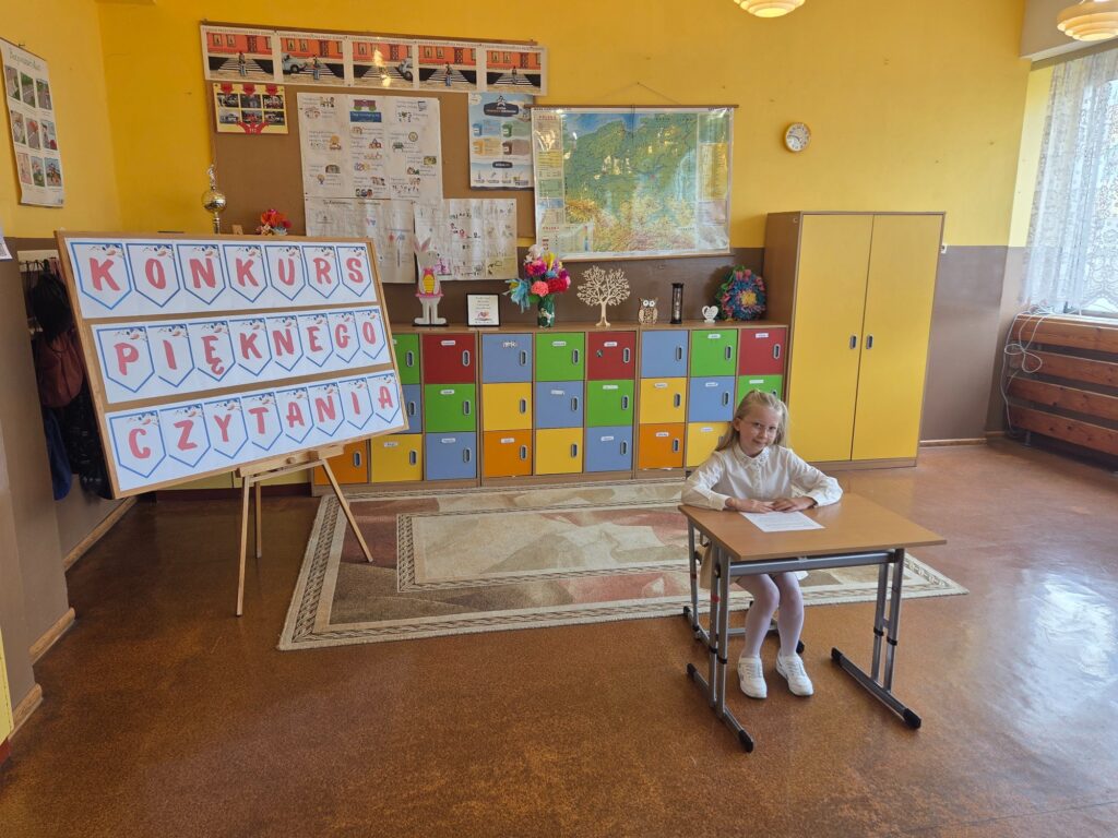 Zdjęcie do artykułu "KONKURS PIĘKNEGO CZYTANIA KLAS DRUGICH Rozstrzygnięty!"