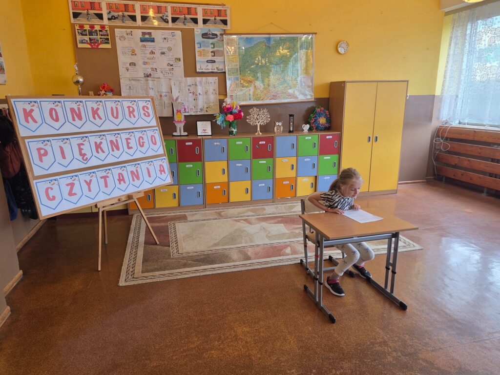 Zdjęcie do artykułu "KONKURS PIĘKNEGO CZYTANIA KLAS DRUGICH Rozstrzygnięty!"