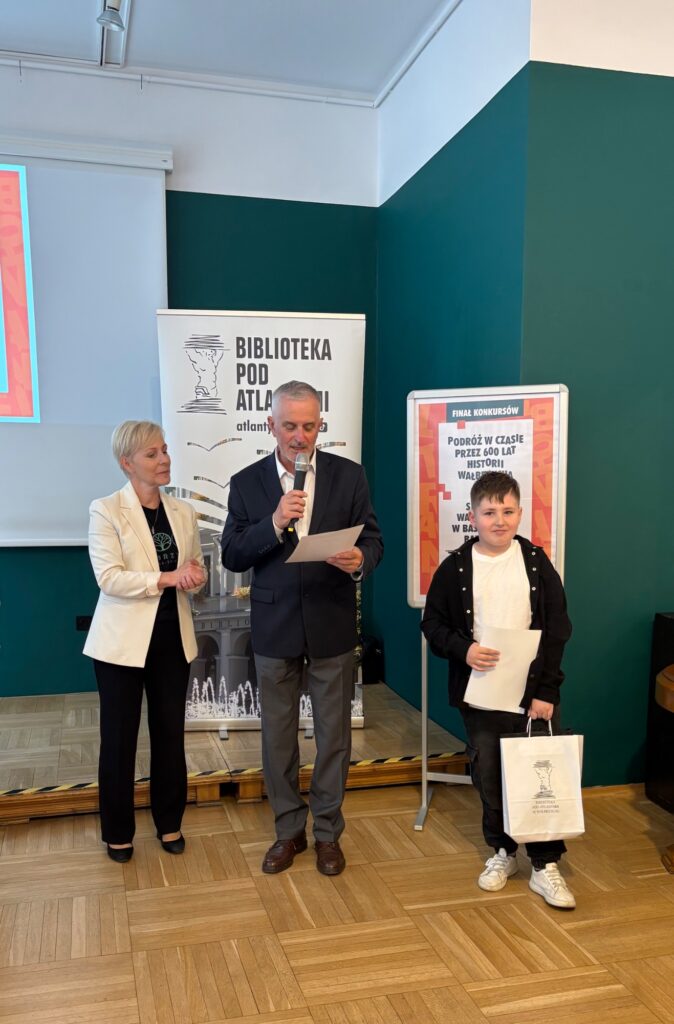 zdjęcie do artykułu Rozstrzygnięcie konkursu plastycznego „Sekrety Wałbrzycha w baśniowych barwach”