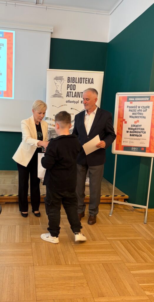 zdjęcie do artykułu Rozstrzygnięcie konkursu plastycznego „Sekrety Wałbrzycha w baśniowych barwach”
