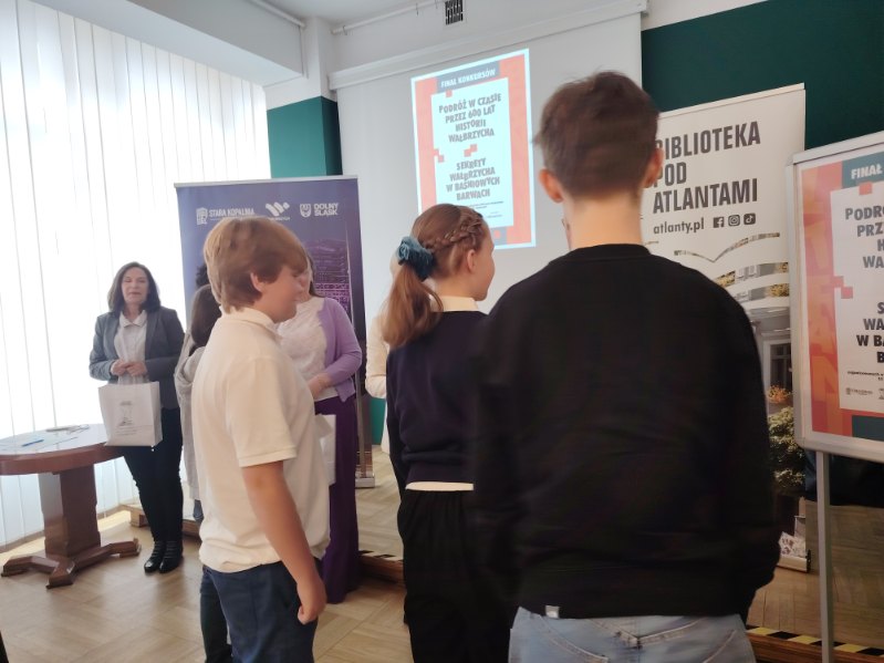 Zdjęcie do artykułu "ZSP nr 6 najlepsza w konkursie wiedzy o Wałbrzychu!"